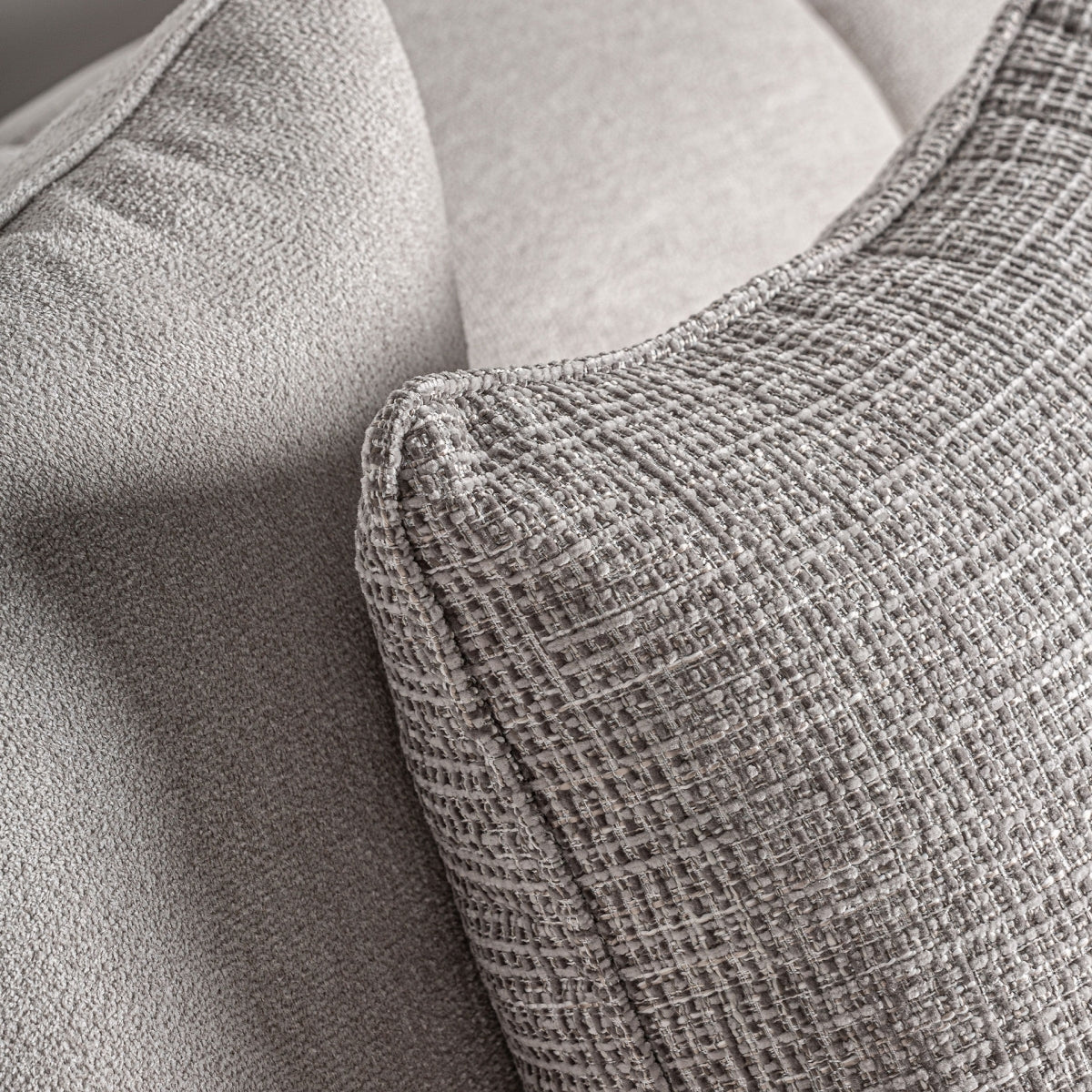 Baltos spalvos sofa Carceri 7 Baltos spalvos sofa Carceri 7