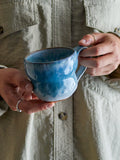 Kreminės spalvos molinis puodelis Nara Blue 2 Kreminės spalvos molinis puodelis Nara Blue 2