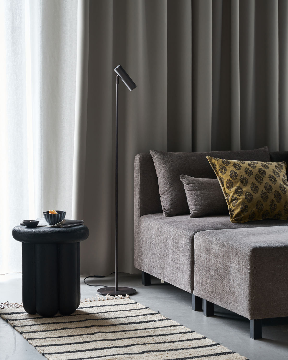 Black floor lamp Norm