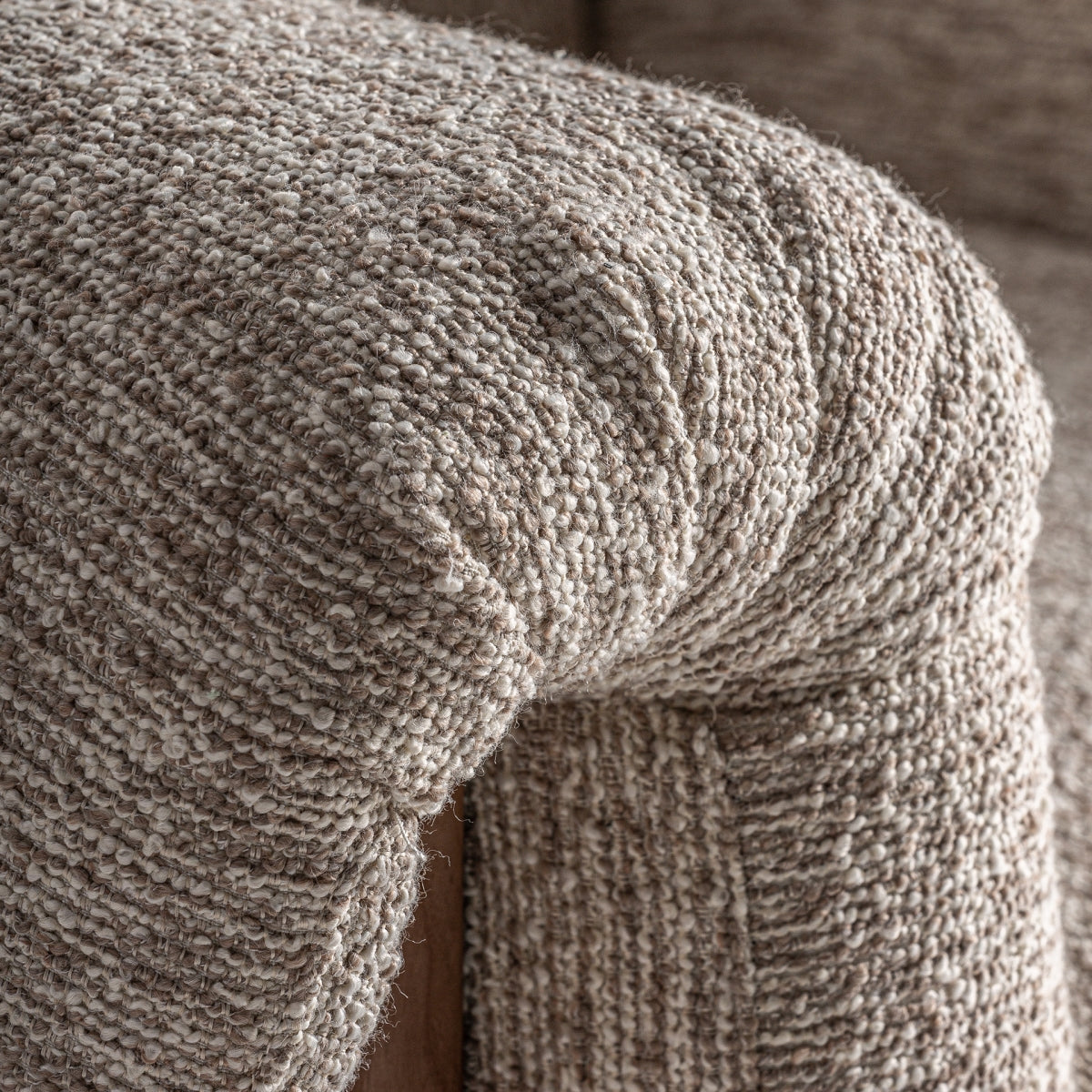 Šviesus fotelis Uznach