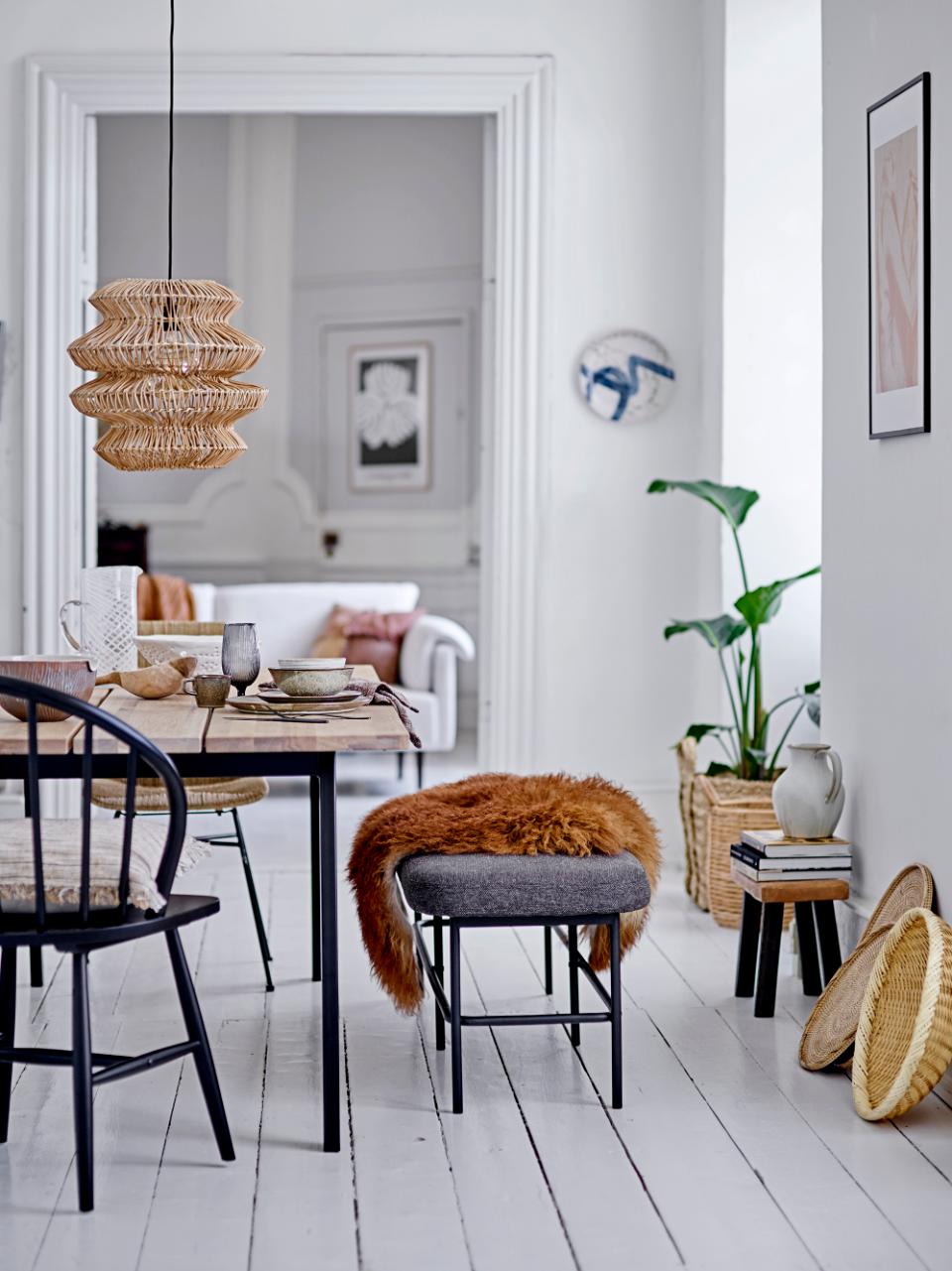 Juodas suoliukas Farell 3