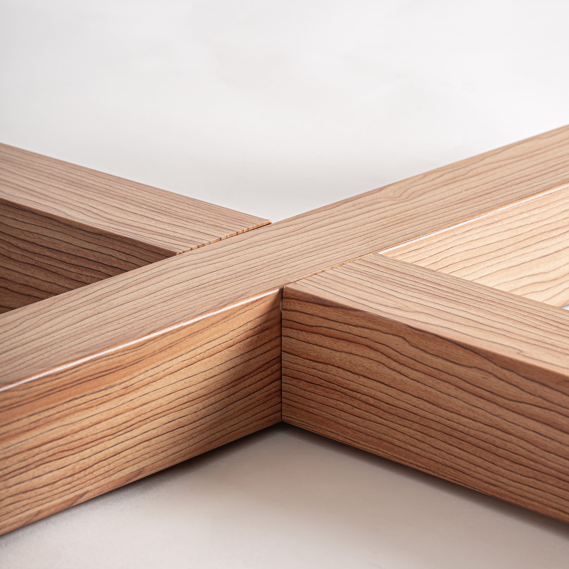 Apvalus baltas valgomojo stalas Koshena 4