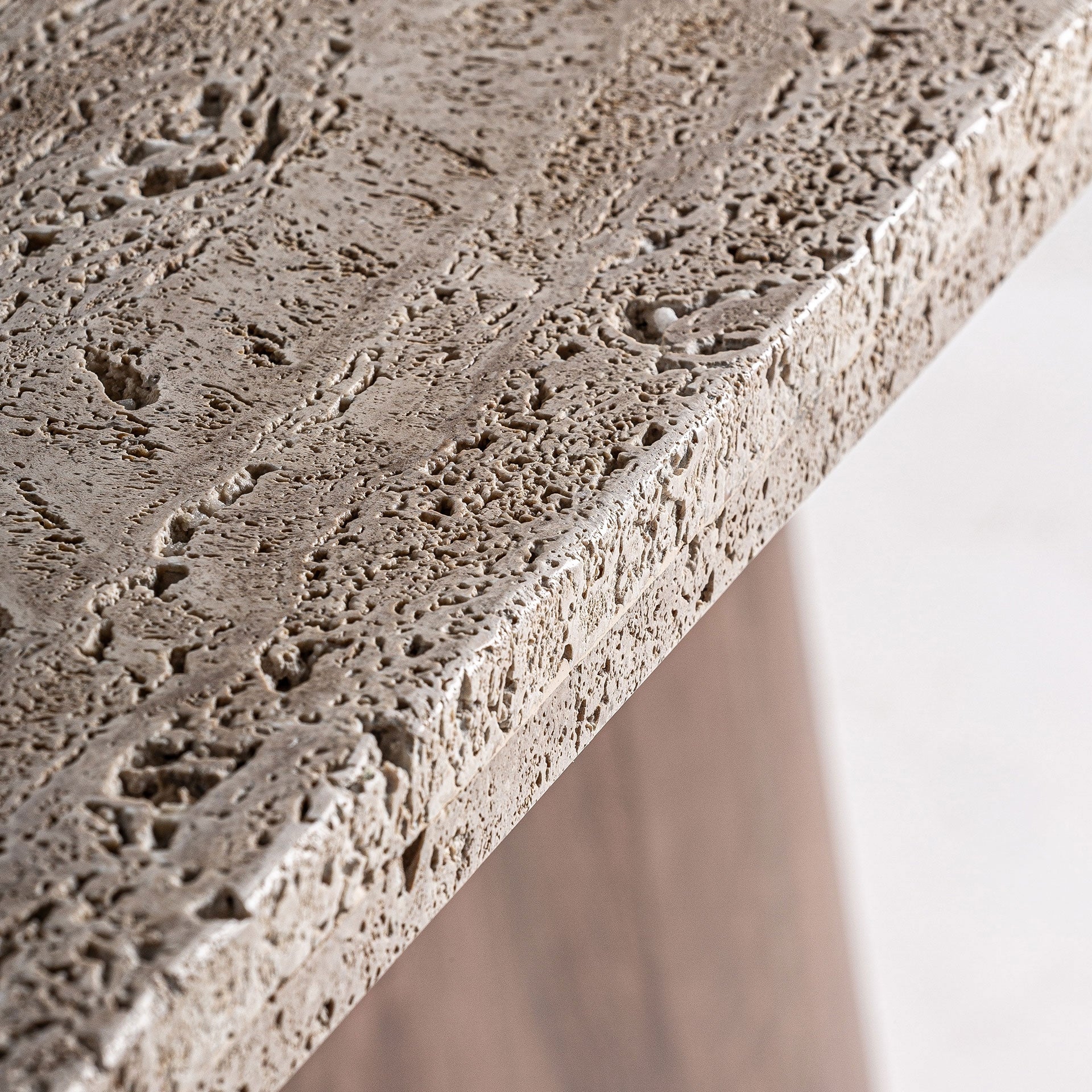 Medžio ir travertino valgomojo stalas Sannum 5