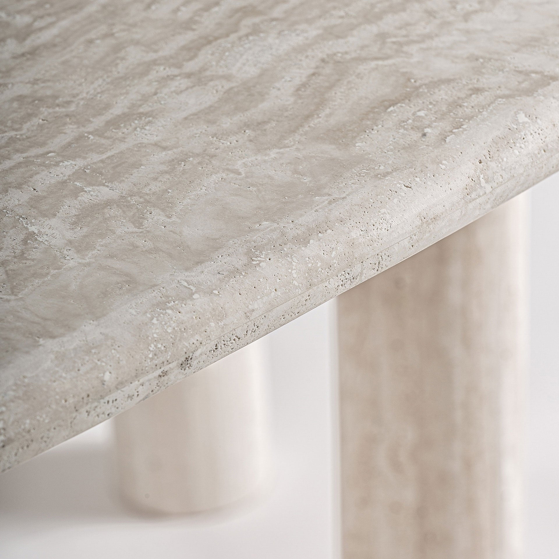 Ovalios formos valgomojo stalas Thiennes white 4