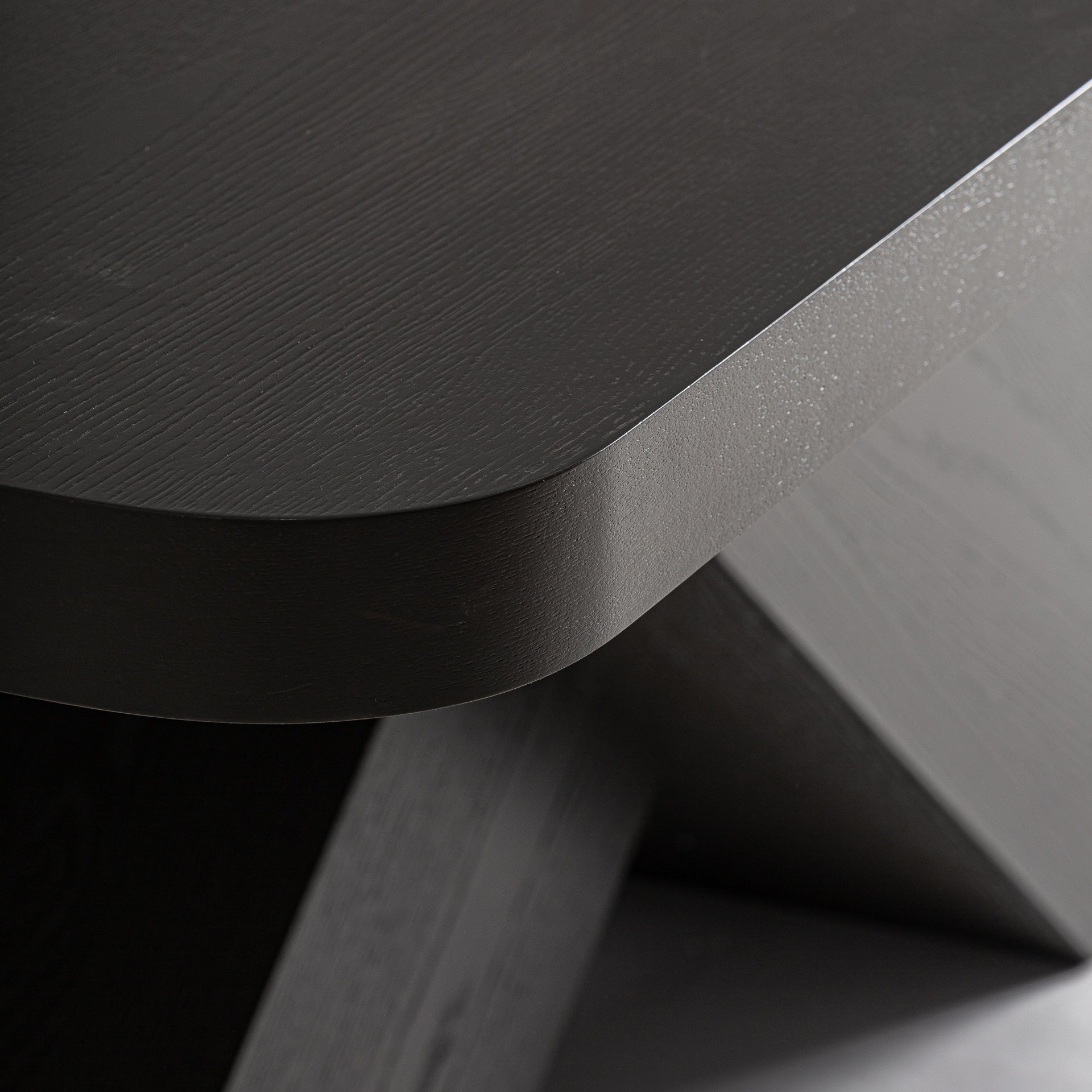 Ažuolinis juodos spalvos valgomojo stalas Yvore 4