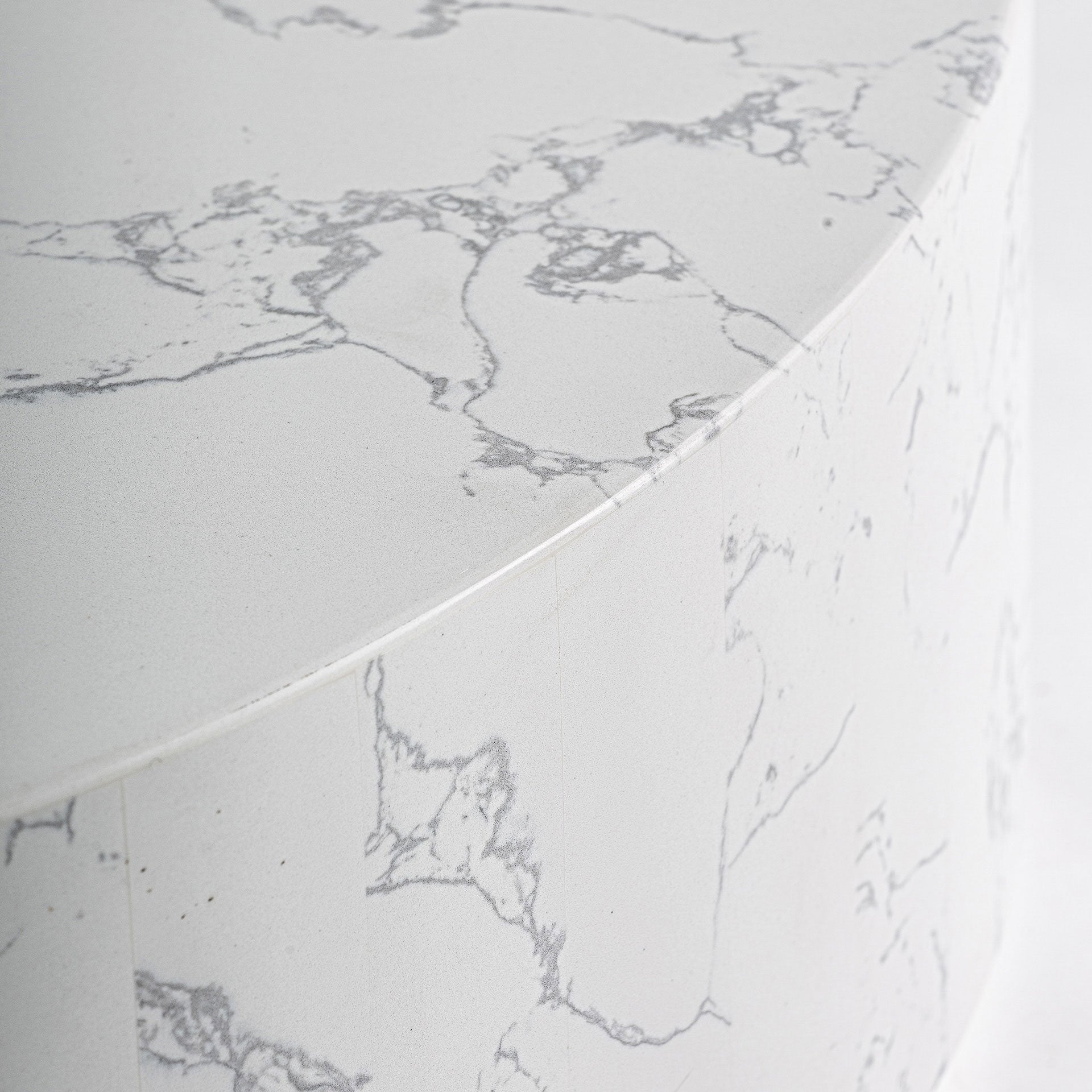 Baltas akmens masės kavos staliukas Vonnas 4