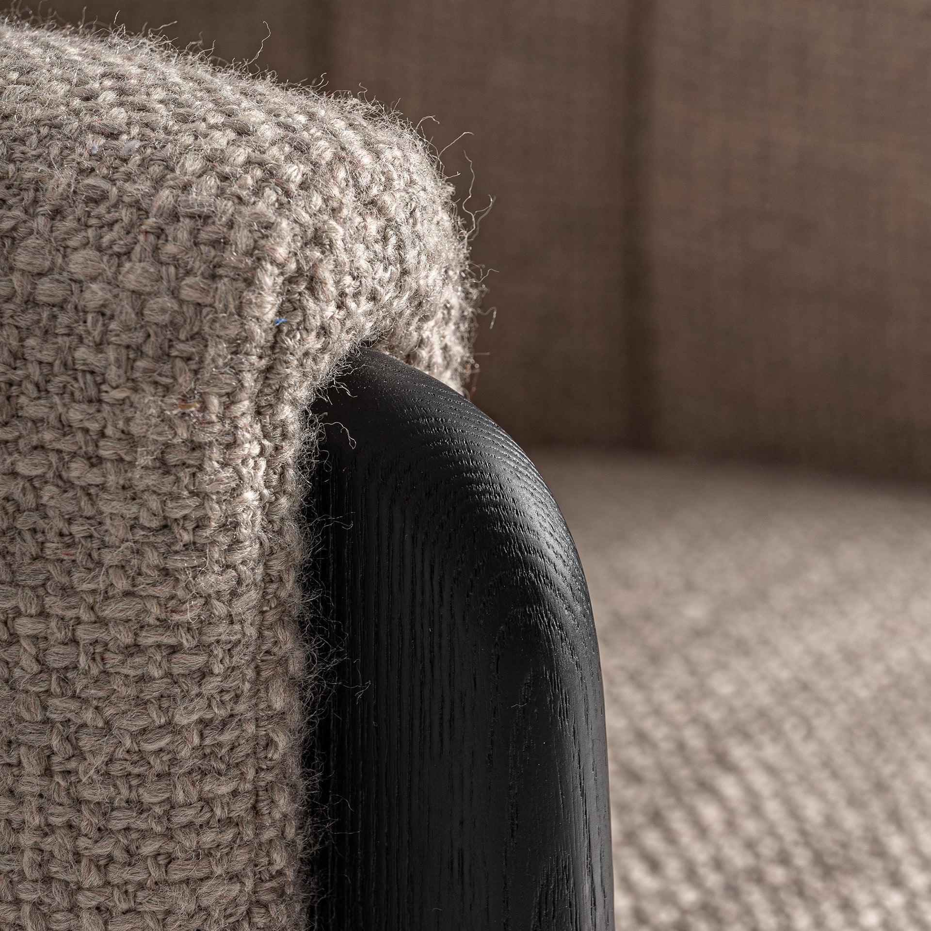 Modernaus dizaino minkšta valgomojo kėdė Cluny